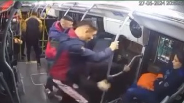 Así fue el robo piraña en un colectivo en pleno barrio de Recoleta
