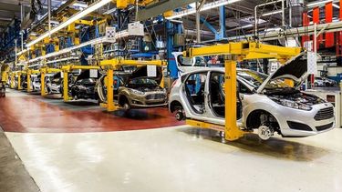 La producción automotriz cayó 19% en febrero