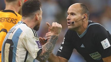 La FIFA no puede poner un árbitro así, no está a la altura, se quejó Lionel Messi.