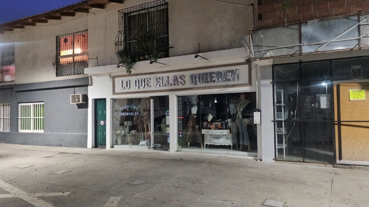 Inseguridad en el centro capitalino: destrozaron vidrieras y robaron en tres locales