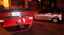 Chocaron, volcaron y fueron arrestados