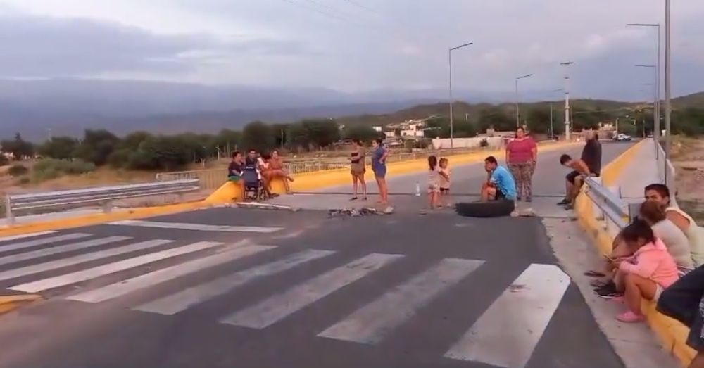 Protesta. Vecinos se manifestaron en la Costanera Este.