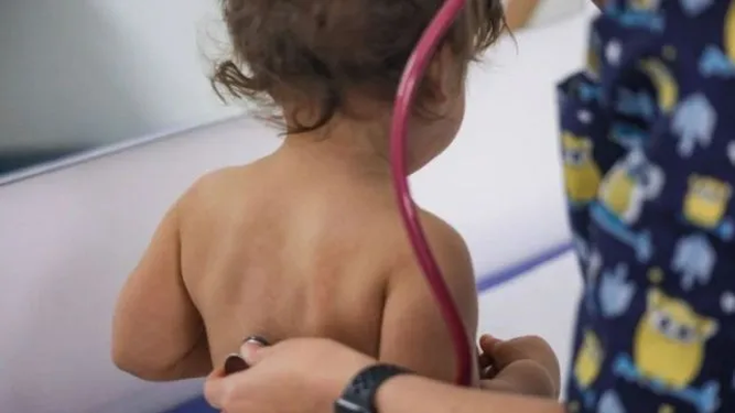 Preocupación por el aumento de tos convulsa en Argentina: ya hubo siete niños muertos en lo que va del año