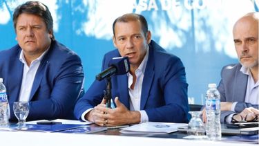 Neuquén. El gobernador Omar Gutiérrez anunció la fecha ante la prensa.