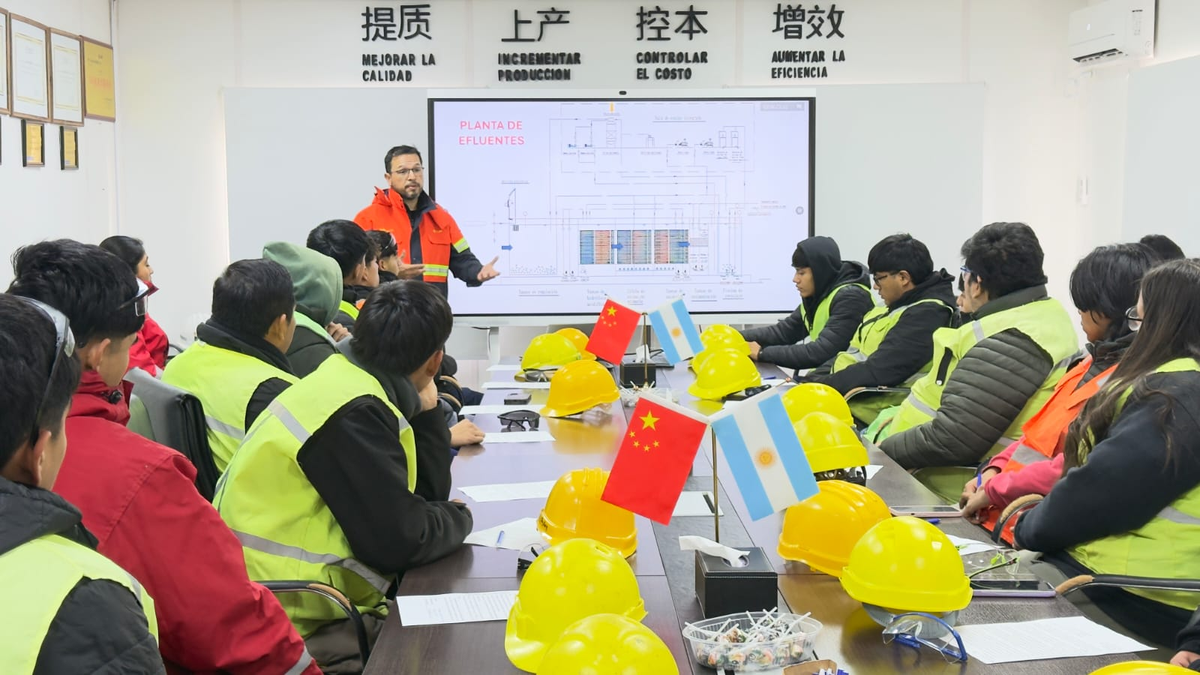 Estudiantes de Belén realizaron una visita educativa en las Instalaciones de Zijin