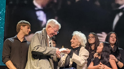 Abuelas celebró 48 años premiando a quienes apoyan su lucha histórica