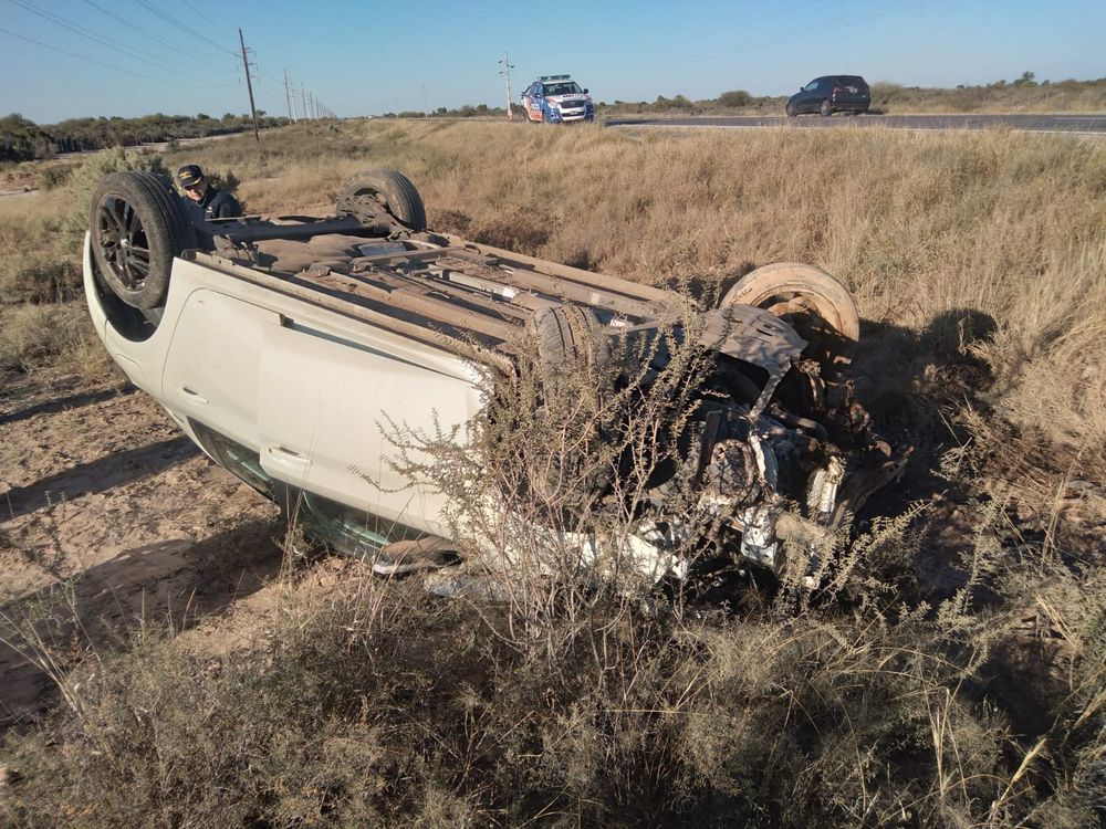 Desastre. La parte delantera quedó prácticamente destruida.