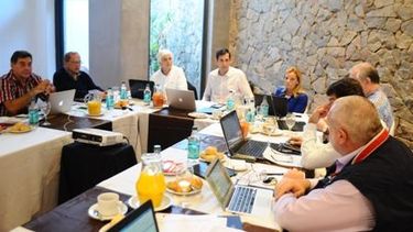 Economistas del NOA y NEA piden políticas para las PYMES