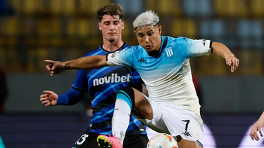 racing se enfrenta a huachipato en busca de los cuartos de final
