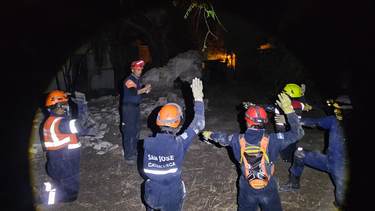 bomberos voluntarios se capacitaron en busqueda y rescate en espacios confinados