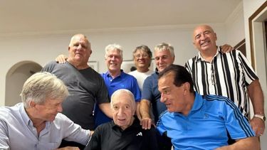 Bilardo se encontró con los campeones del Metro 82´