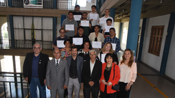 La UNCA entregó becas Santander y reconoció a los mejores egresados del año académico 2024
