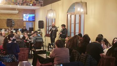 Gran éxito en la presentación de músicos locales en bares y restoranes