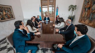 jalil entrego el convenio para el nuevo espacio del poder judicial