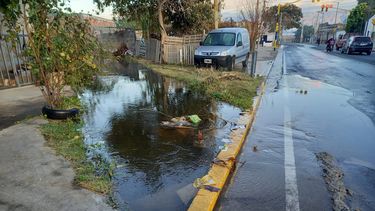 nuevamente se desbordo el canal de riego e inundo viviendas