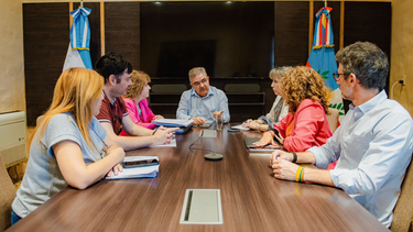 el gobierno y gremios docentes fijaron un nuevo minimo salarial de $420.000