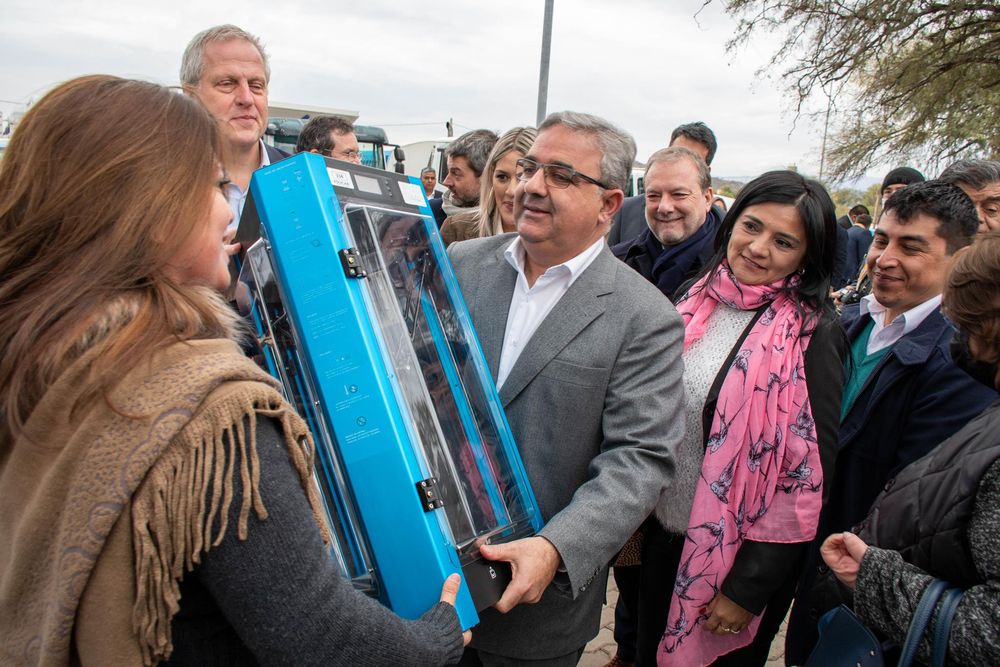 Jalil, Perczyk y Centurión entregaron impresoras 3D a escuelas técnicas de la provincia.jpg