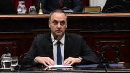 Gastos millonarios en muebles incrementan las sospechas sobre Adorni