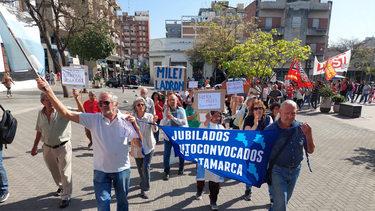 marchan los jubilados en catamarca
