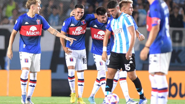 Por la tercera fecha del torneo, Racing empató 2 -2 ante Tigre y sigue sin lograr victorias.