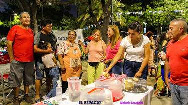 exitosa feria de emprendedoras en la plaza de villa cubas