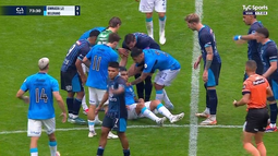 Lucas Zelarayán se descompensó en la cancha y debió ser reemplazado Lucas Zelarayán se descompensó en la cancha y debió ser reemplazado