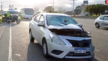 peaton quiso cruzar la autopista y murio atropellado