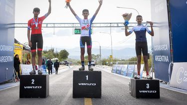 Menores. los argentinos Nicolás Delgado (1°) y Máximo Palacios (3°) en el podio Panamericano en Catamarca.