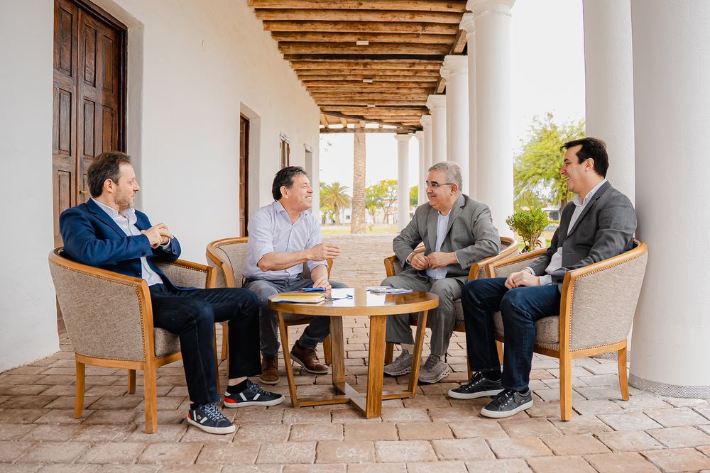 El gobernador Raúl Jalil recibió al intendente de Londres, Roberto Rodríguez, para coordinar obras que serán incluidas en el Presupuesto 2026.