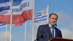 Uruguay: balotaje entre Yamandú Orsi  y Álvaro Delgado