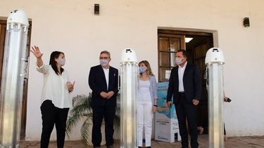 Entregan a Salud lámparas esterilizadoras