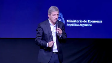 el exabrupto de caputo contra los que proponen devaluar: me dan ganas de cagarlos a patadas a todos