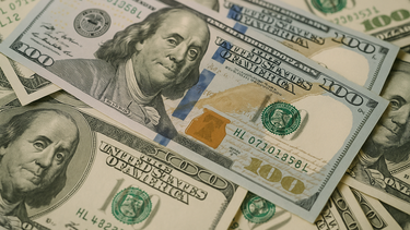 el dolar mayorista trepo $13 y rozo el techo de la banda antes de las elecciones