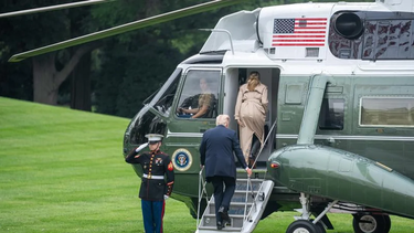 el helicoptero en que viajaban donald y melania trump experimento un problema hidraulico