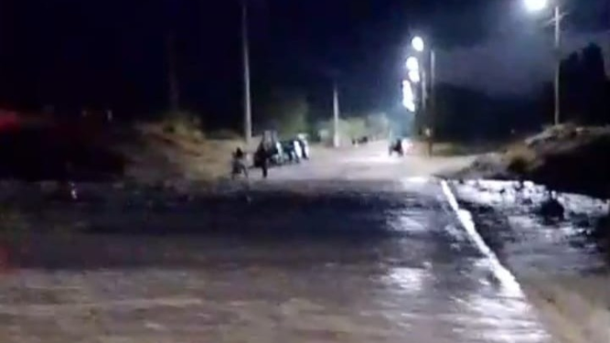 Precaución en la Ruta 40  por crecida de río en el sur de Santa María