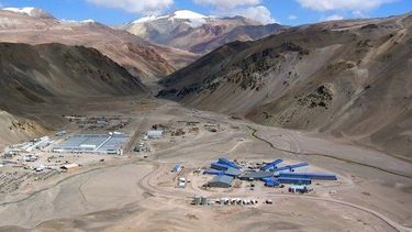confirman la venta del 50% de la mina veladero a china
