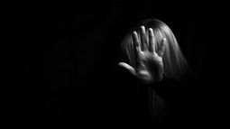 Arrestado por agredir a su pareja