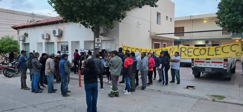 Protesta. Días atrás. Autoconvocados cercaron el Palacio Municipal para exigir paritaria salarial.