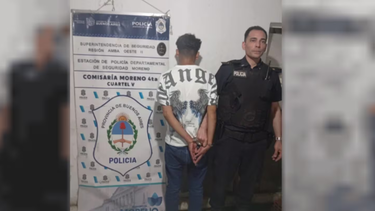 detienen a un hombre por asfixiar hasta la muerte a su hijastro de 4 anos