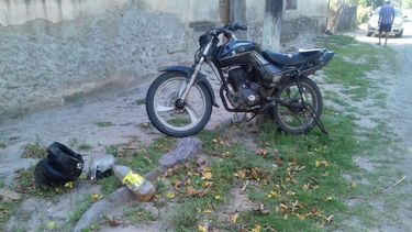 Joven grave al chocar la moto en que se conducía con un caballo