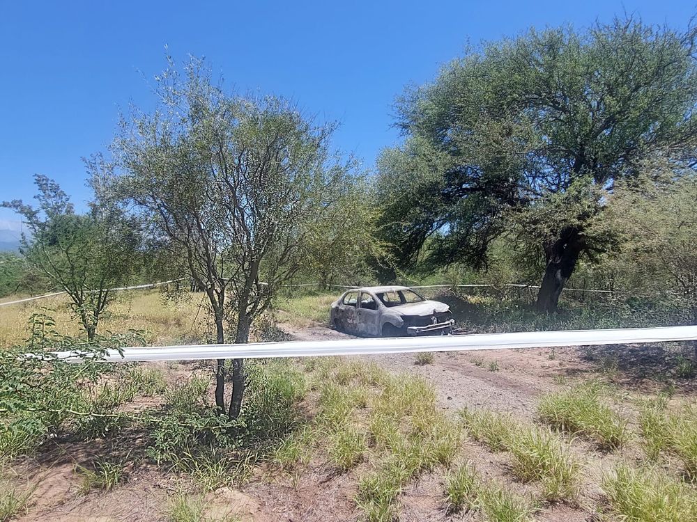 auto incendiado valle viejo.jpg