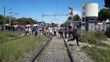 un nene de 2 anos escapo de su casa y murio tras ser arrollado por un tren