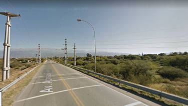 Fue asaltado al detener su auto para hablar por teléfono celular