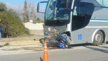 Murió arrollado por un colectivo