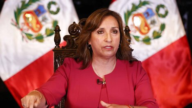 Dina Boluarte pidió que el congreso adelante las elecciones para este año.