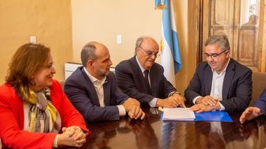 ypf y camyen firman acuerdo para el desarrollo del primer proyecto conjunto de litio