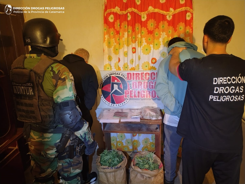 Policías detuvieron a dos personas y secuestraron drogas