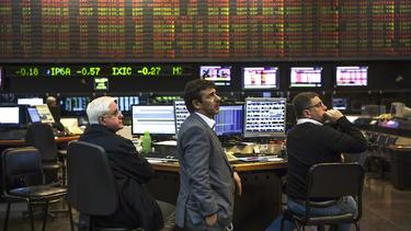 El riesgo país cayó a 800 puntos básicos: su menor valor en más de cinco años