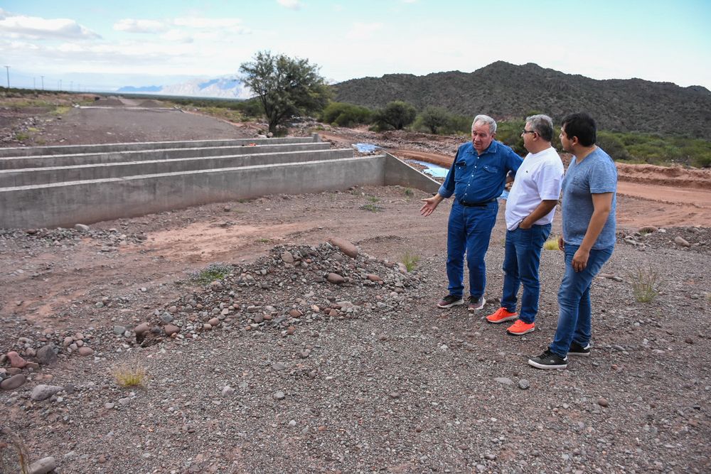 El equipo de gobierno recorrió la ruta 3 y plantea obras hídricas en Las Higueritas (2).jpg