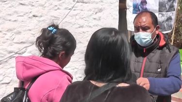 Reunidas. Dos vecinas de salado dialogaron con el juez.